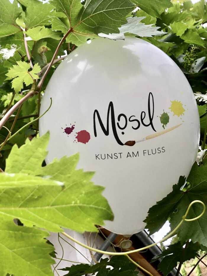 Luftballon "Kunst am Fluss", Kunstaktion an der Mosel 2023